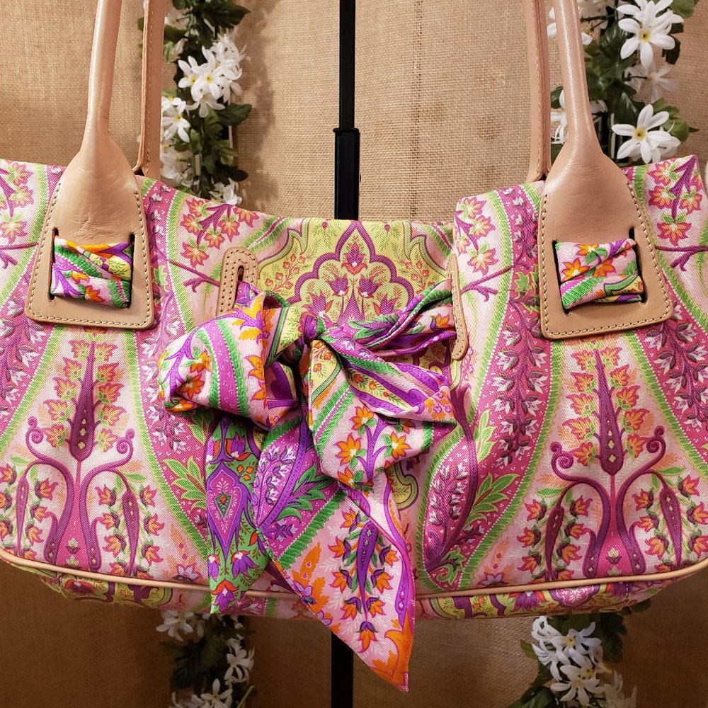 Echo Handbag - Picture 2 of 16